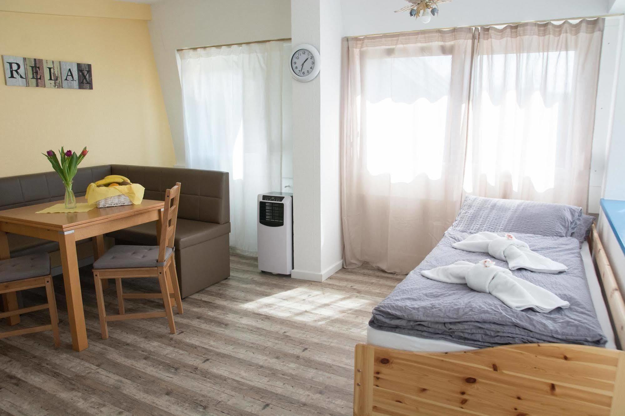 Ferienwohnungen Meersburg Щетен Екстериор снимка